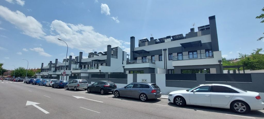 16 viviendas unifamiliares pareadas en Valdemoro (Madrid).