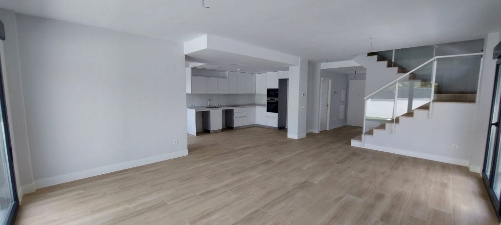 16 viviendas unifamiliares pareadas en Valdemoro (Madrid).